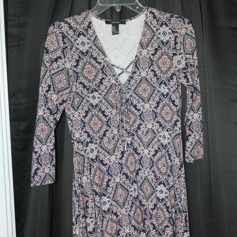 Forever 21 Ladies Multicolored Short Dress Size Medium 3/4 length Sleeves
